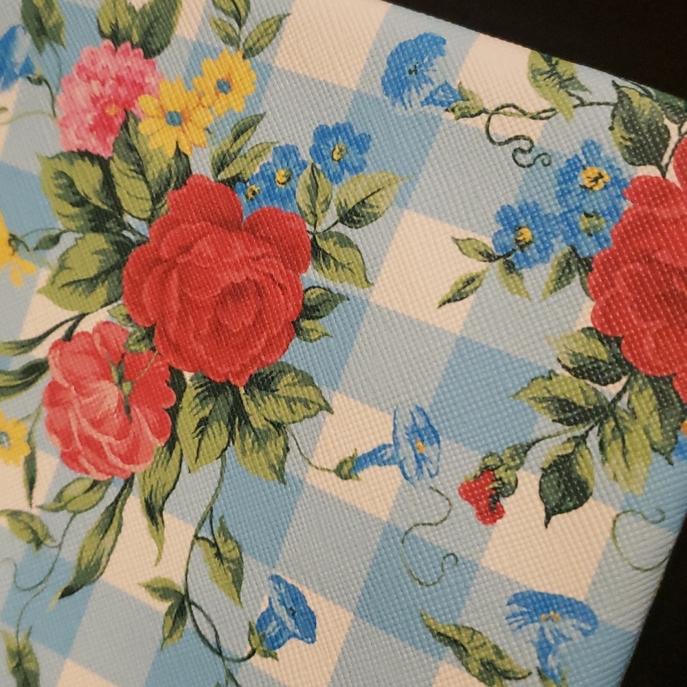 The Pioneer Woman Sweet Rose Cosmetic Bag 8.5" x 7"of - Picture 4 of 10